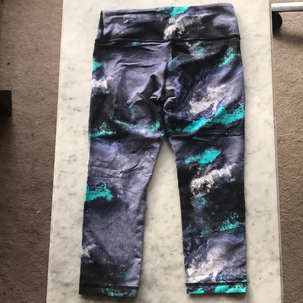 Lululemon Galaxy Wunder Under Crop EUC Sz 6 - Picture 3 of 5
